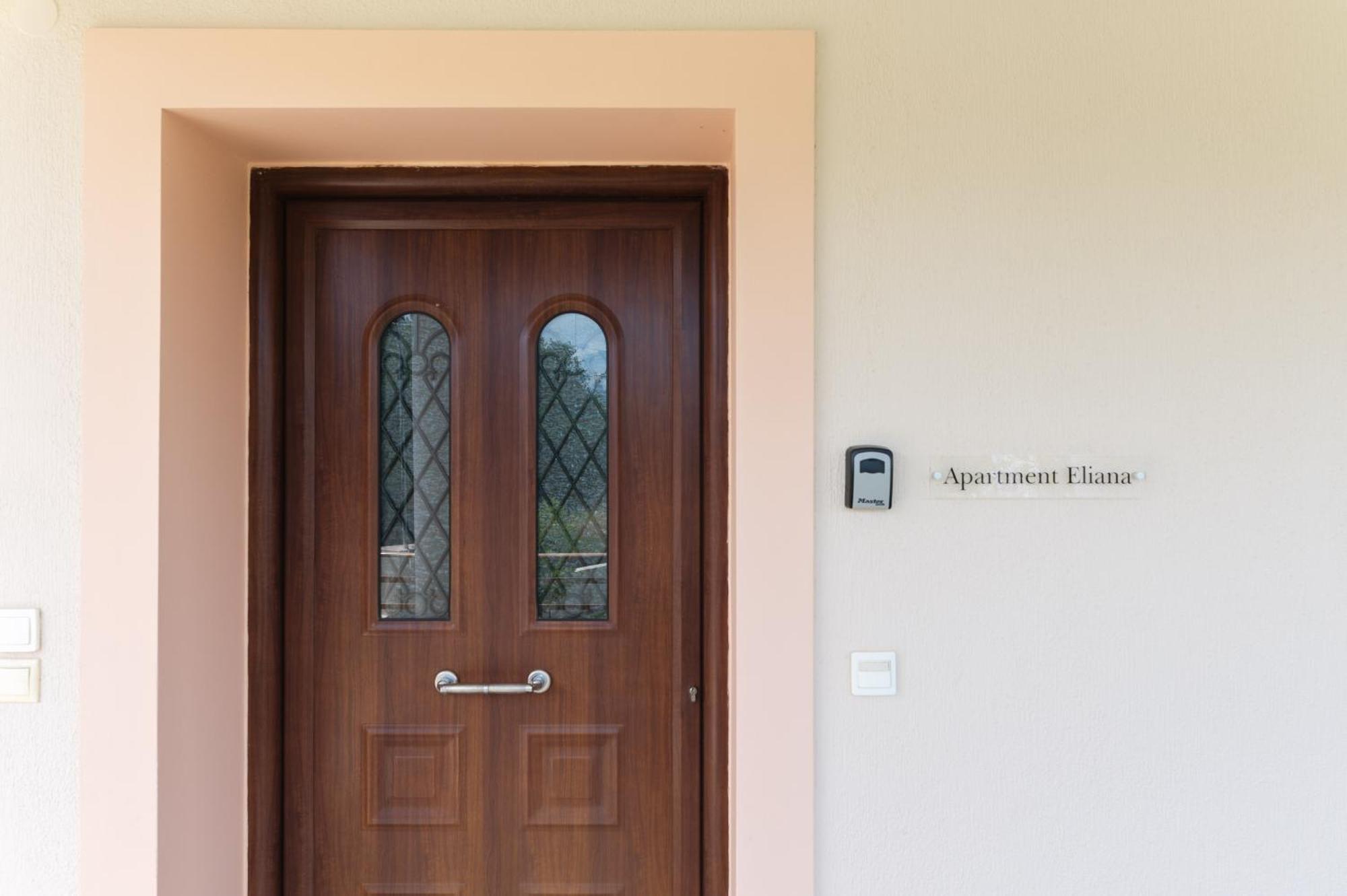 Vasilopoulos Residences - Apartments Eliana & Melanthia 阿尔戈斯托利翁 外观 照片